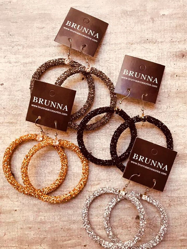 Consigue tu look glitter en las franquicias de moda Brunna Accesorios